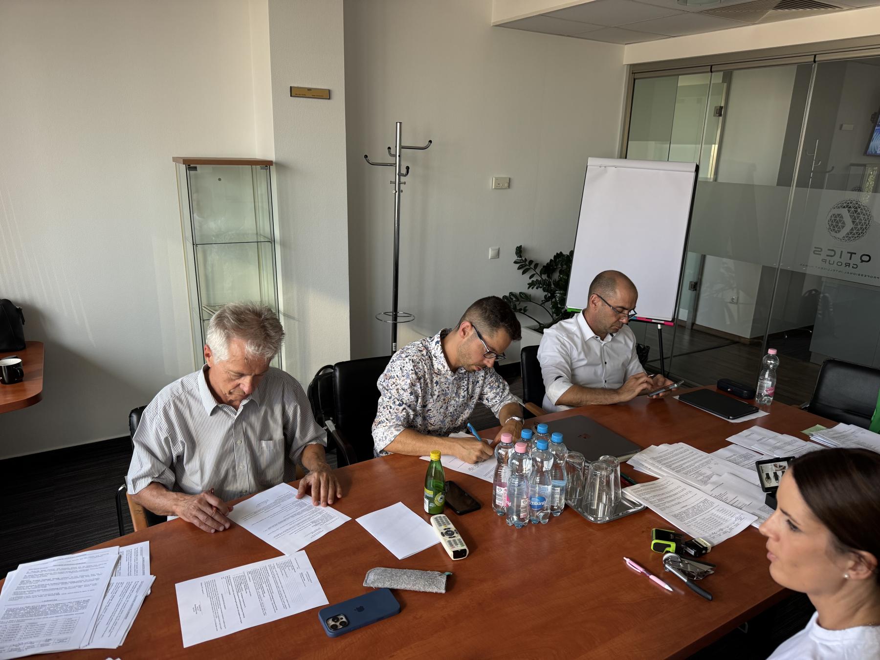 Az aláírás pillanatai